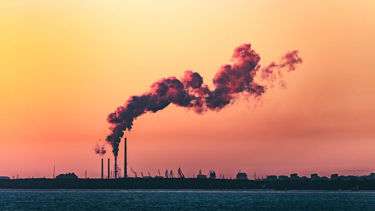 Cena emisní povolenky trhá rekordy, elektřina i teplo podraží